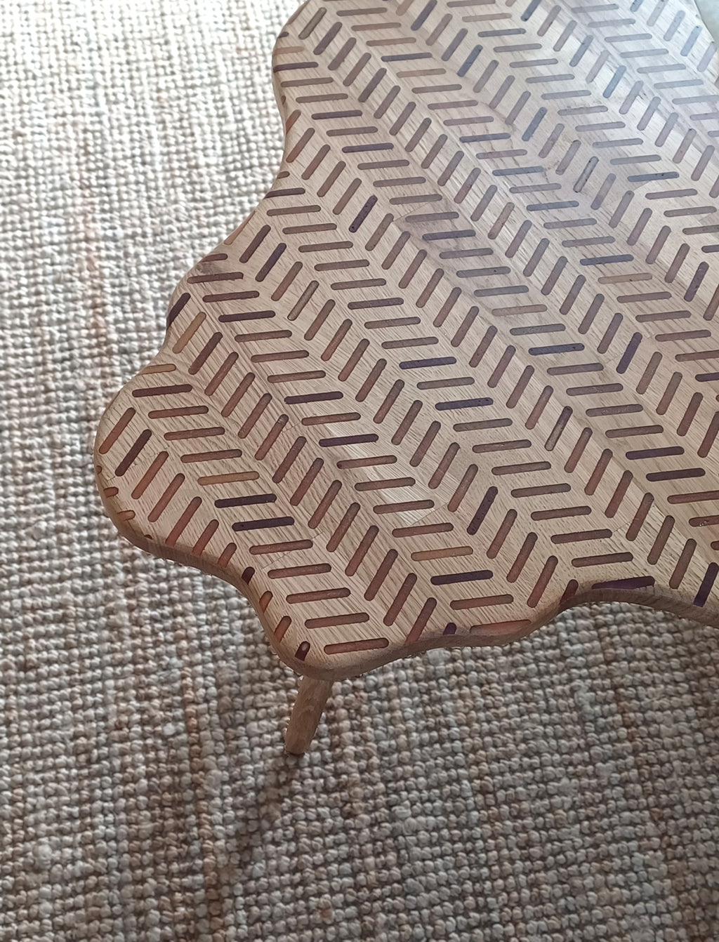 Handcrafted Oak Coffee Table 'Splash' - Handcrafted Oak Coffee Table – Freeform Design with Geometric Epoxy Pattern